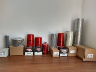 Sprzedam zestaw filtrów do maszyn budowlanych Sprzedam zestaw filtrów do maszyn budowlanych