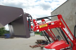 Nowy Ładowacz TUR z Samopoziomowaniem do Traktora Ogrodniczego Yanmar Nowy Ładowacz TUR z Samopoziomowaniem do Traktora Ogrodniczego Yanmar