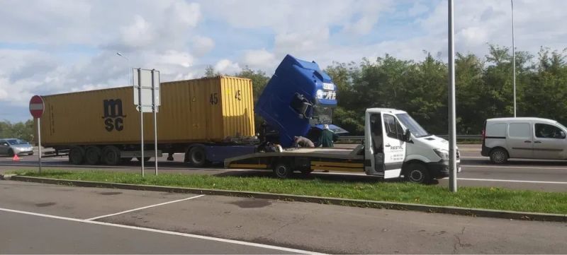 Mobilny serwis TIR naprawa ciągników siodłowych na drodze autostrada - zdjęcie 1