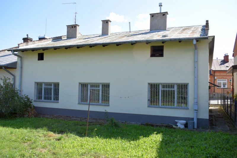 Dom do remontu w centrum Biecza 196 m kw - zdjęcie 8