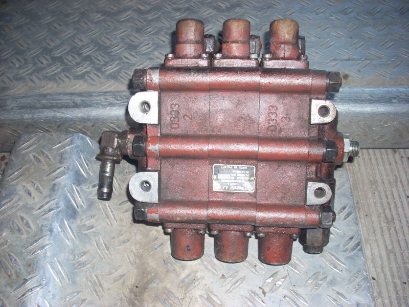 Rozdzielacze hydrauliki - zdjęcie 4